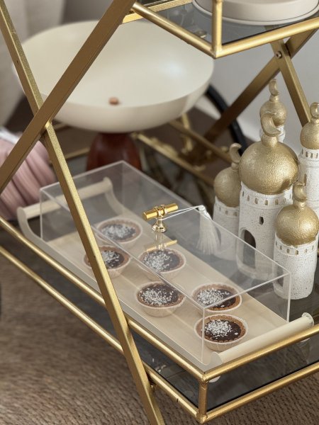 مضيفة غطاء اكريلك 🌙