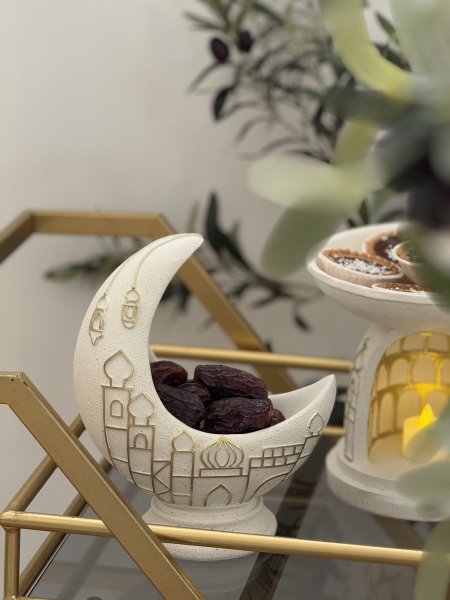 مضيفة حجر شكل هلال