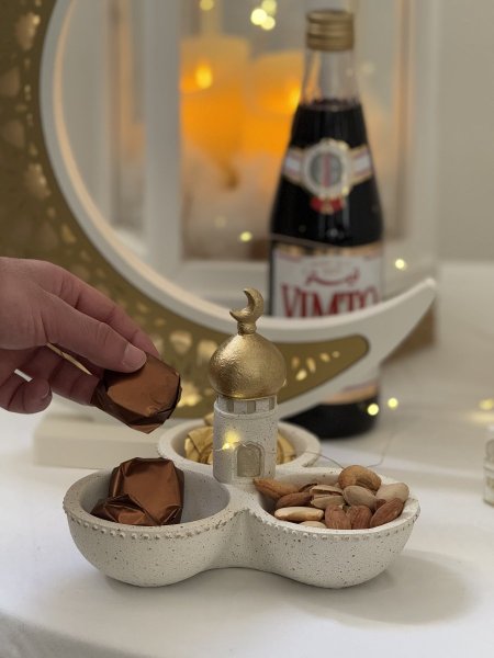 مضيفة حجر ثلاثية 🌙