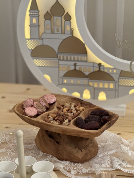 مضيفة خشب بطيعي