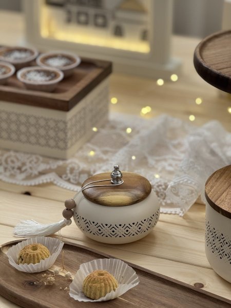 تمرية مع غطاء خشب 🪵