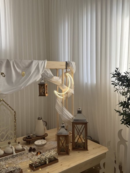 طقم فوانيس باللون الفضي المميز