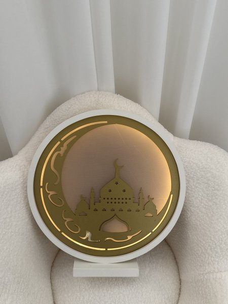 هلال مضيء 🌙