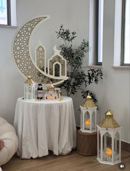 تنسيق زاوية رمضانية لون أبيض