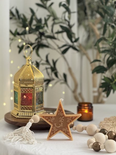 شمعة شكل نجمة ⭐️ (ريحتها بتسطل وفواحة )
