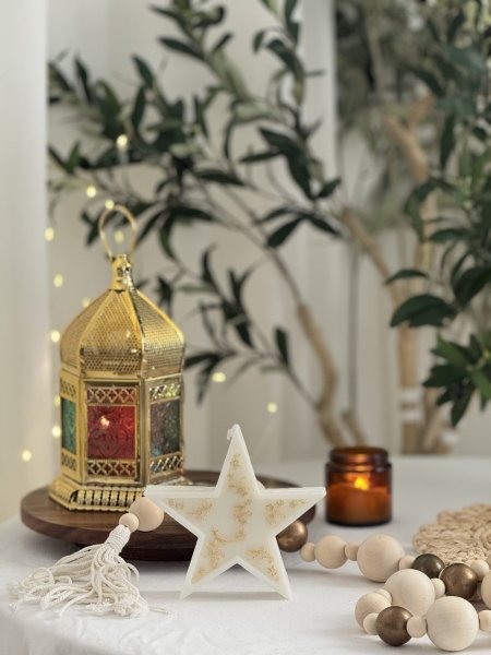 شمعة شكل نجمة ⭐️ (ريحتها بتسطل )