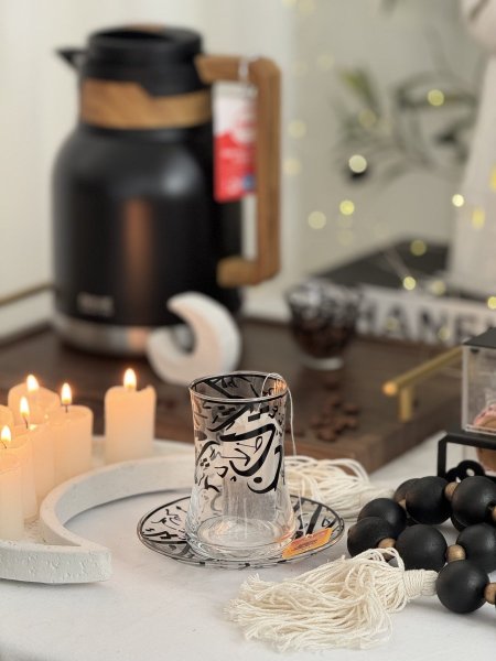 طقم 6 استكانات شاي مع صحونهم (خط عربي )