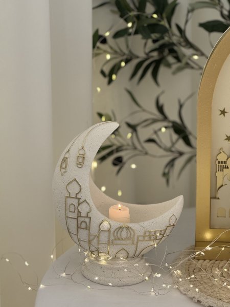 مضيفة شكل هلال