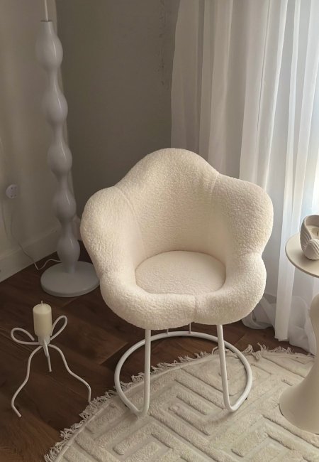 كرسي شكل وردة