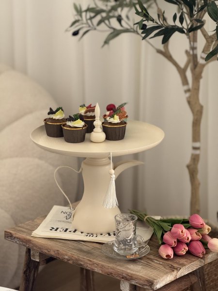 مضيفة شكل دلة