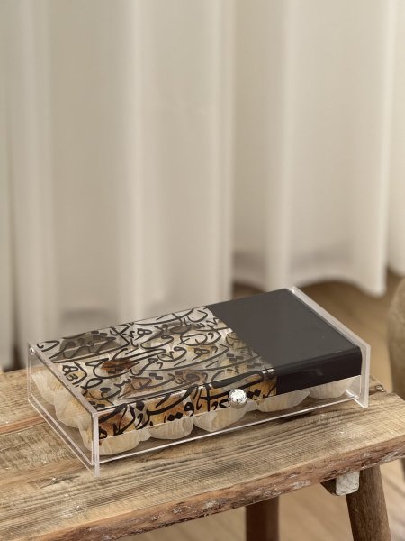 مضيفة مميزة خط عربي