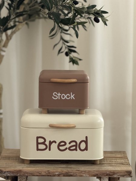علبة خبز وعلبة تخزين