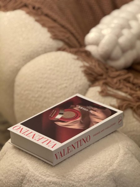 كتاب VALENTINO