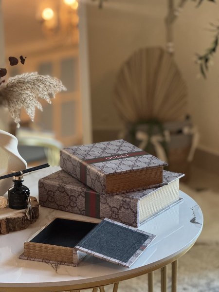 طقم ٣ كتب Gucci يستخدم ك صندوق