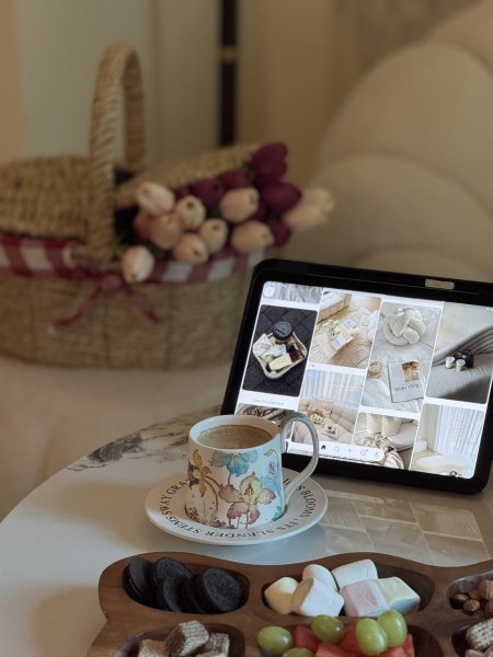 كوب مع صحن بعبارة 🎀