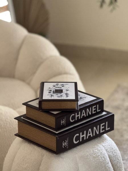 طقم ثلاث كتب ديكور Chanel (يمكن ان يتستخدم ك صندوق )
